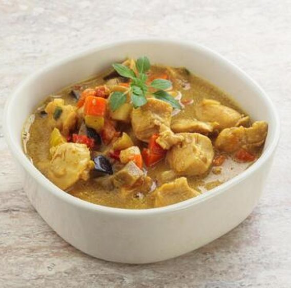 thai-yellow-curry-with-chicken-photo